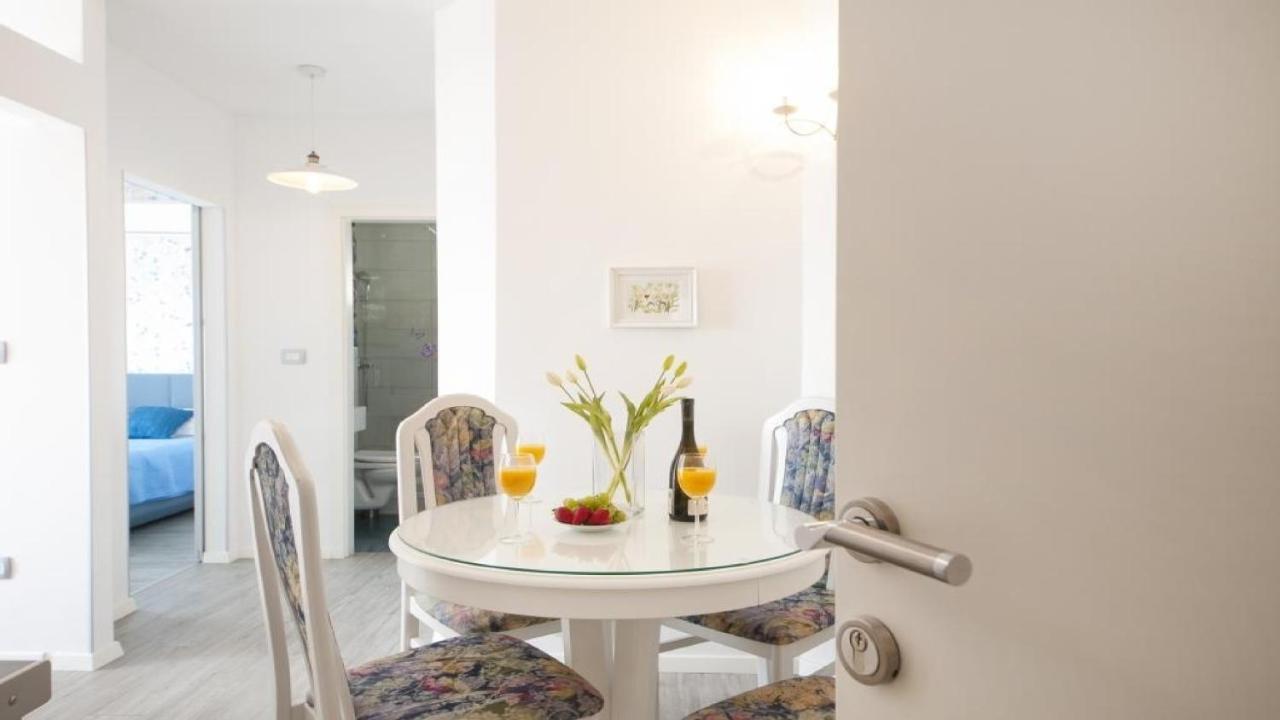 Apartments Angela Baška Voda エクステリア 写真