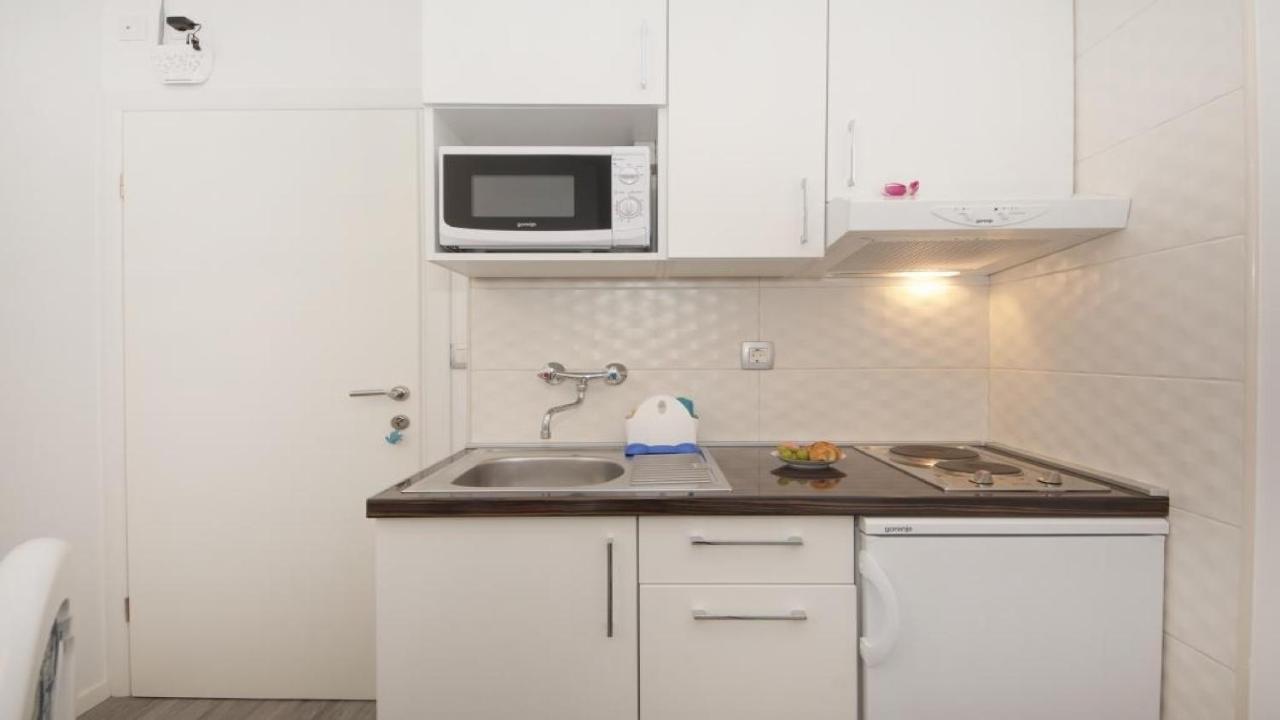 Apartments Angela Baška Voda エクステリア 写真