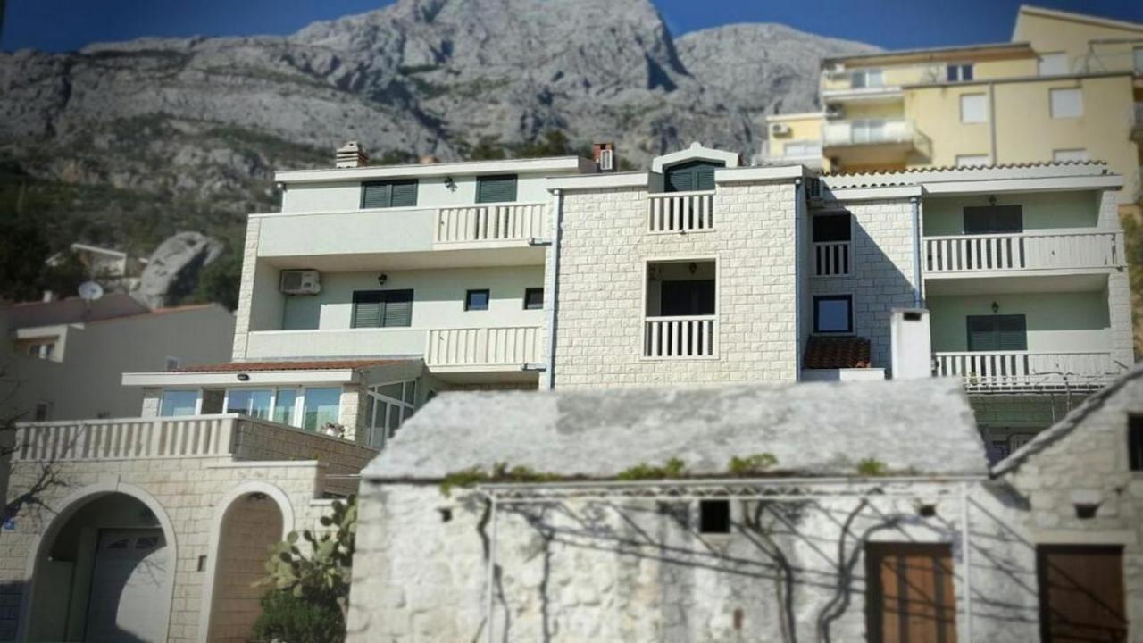Apartments Angela Baška Voda エクステリア 写真