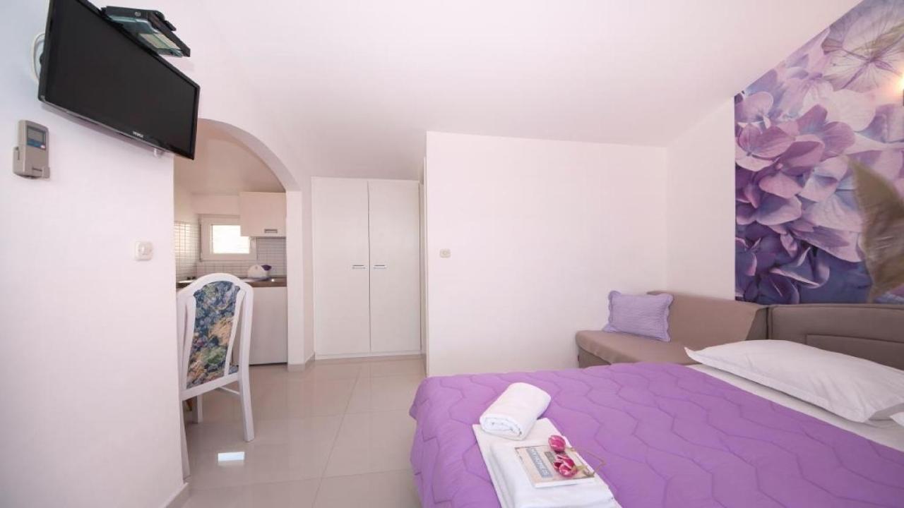 Apartments Angela Baška Voda エクステリア 写真
